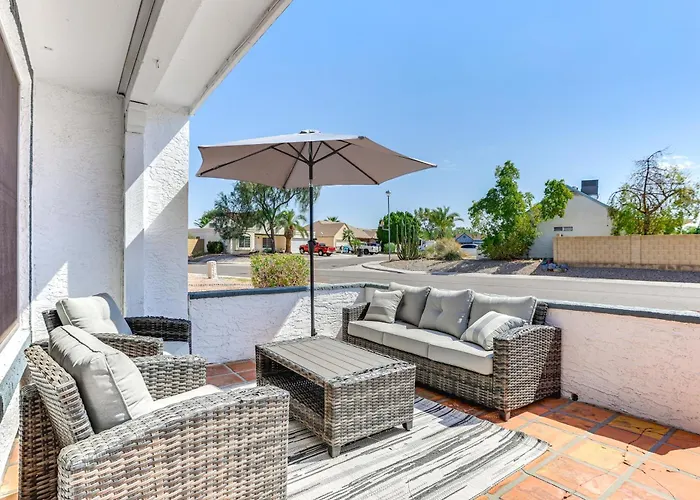 Pool, Basketball + Bbq! Glendale Group Getaway Holiday home *