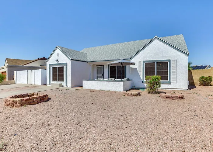 Holiday home Pool, Basketball + Bbq! Glendale Group Getaway