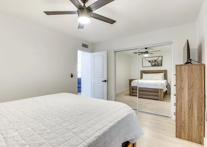 Pool, Basketball + Bbq! Glendale Group Getaway Holiday home Phoenix